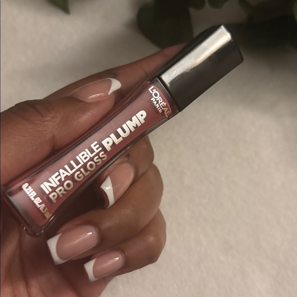 L’Oreal infallible plump pro gloss- 605 Moonlight Rose